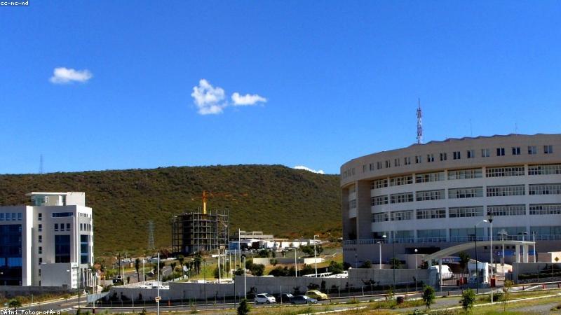 溏心vlog 团队在厨房取景拍摄生活影像